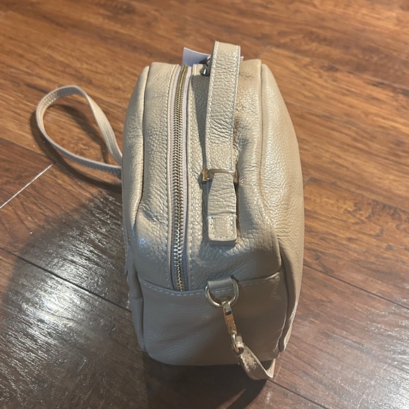 Cheval Firenze Italian leather handbag tan internal and external zip pockets.NWT - Picture 4 of 10